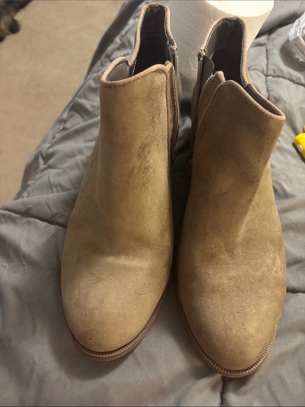 Women’s Suede Chelsea Boots - Tan